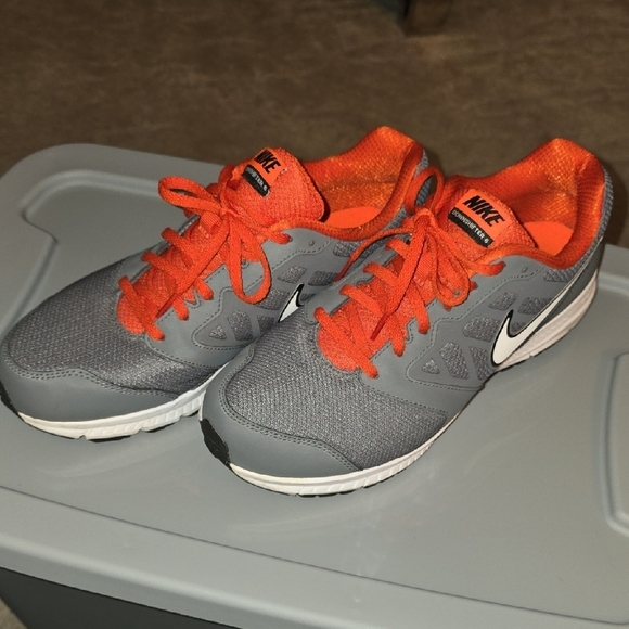 (J4) Nike Gray and Orange Athletic Shoes Sz 10 Men